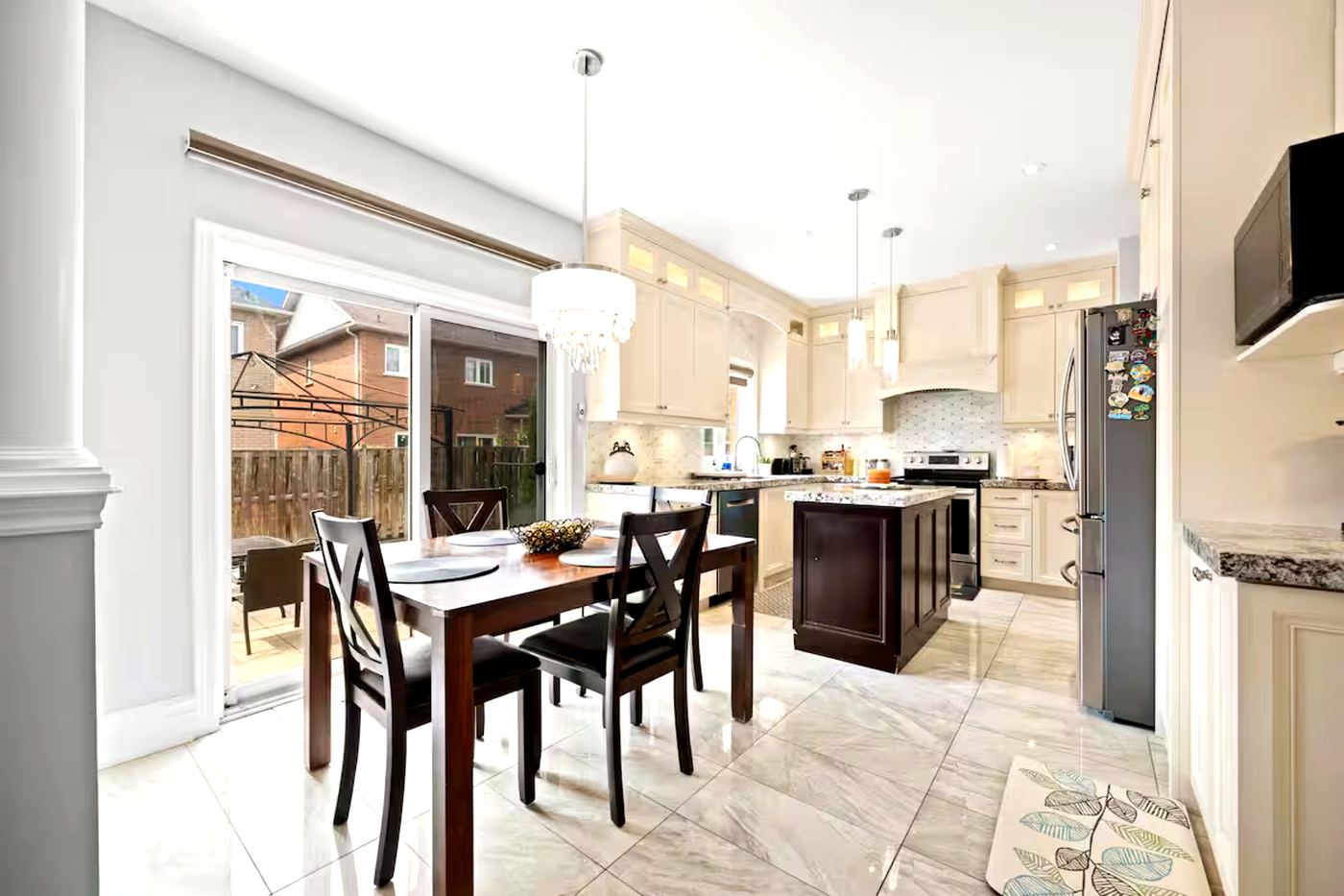 Kitchen & Dining Area
