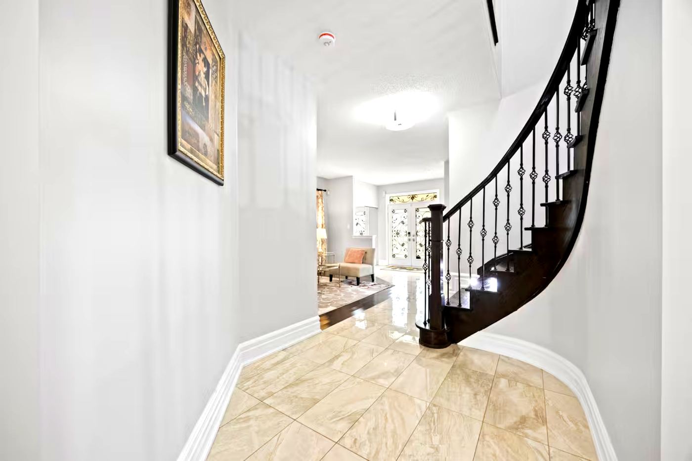Grand Foyer & Curved Staircase