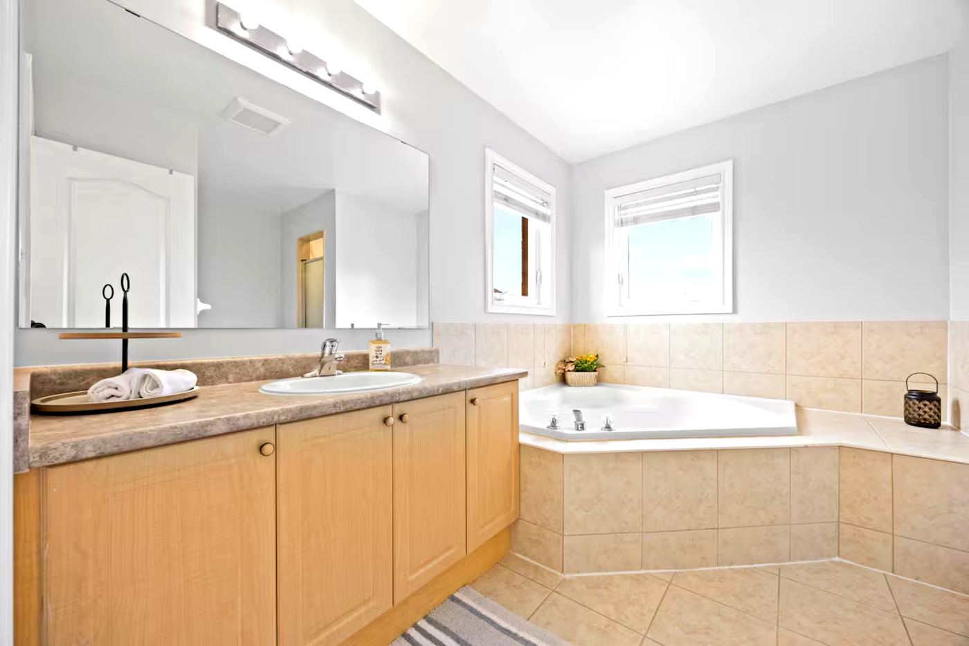 Ensuite with Soaker Tub